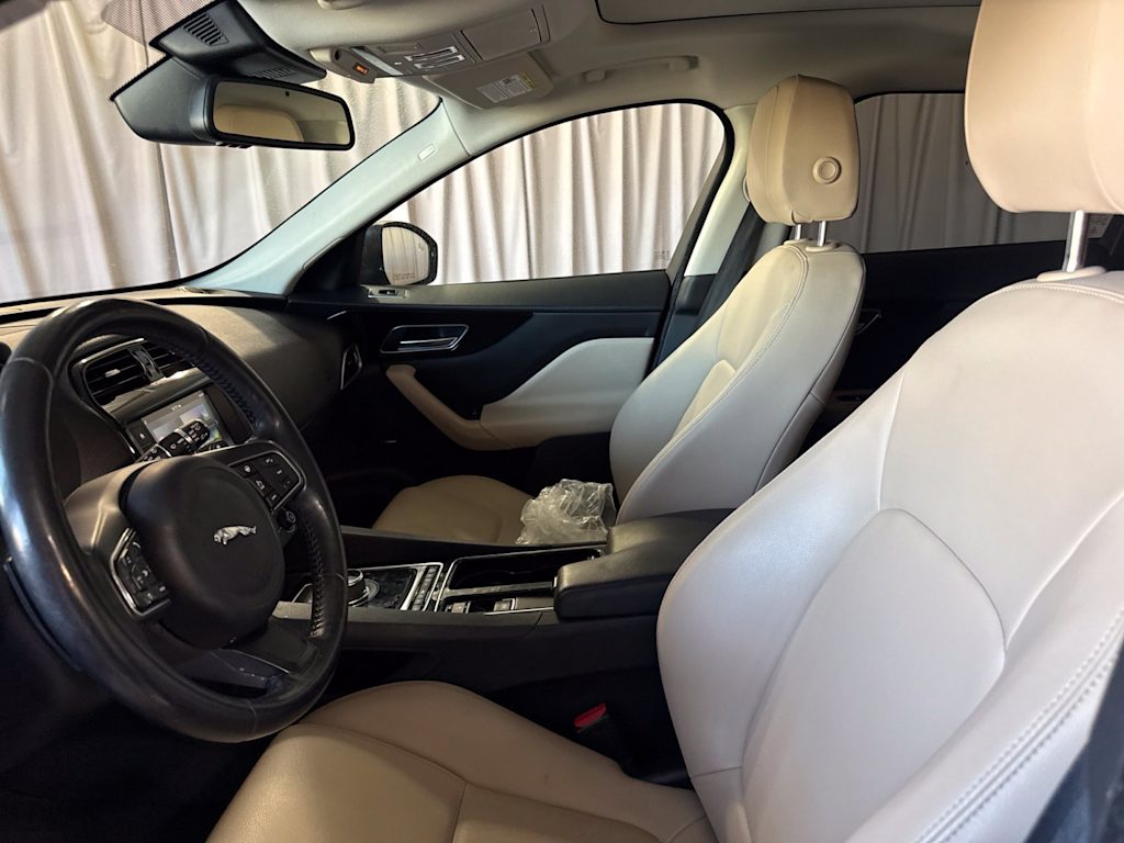 Thumbnail: 2018 Jaguar F-Pace - 9