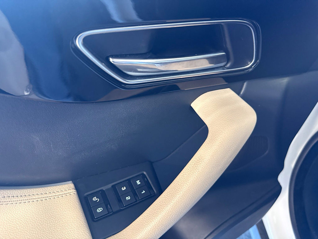 Thumbnail: 2018 Jaguar F-Pace - 22