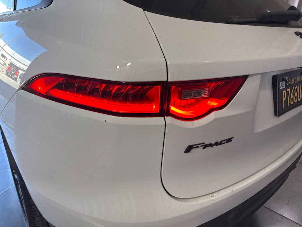 Thumbnail: 2018 Jaguar F-Pace - 19