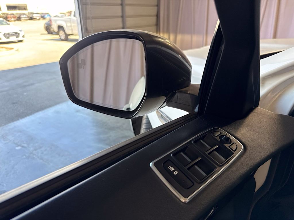 Thumbnail: 2018 Jaguar F-Pace - 23