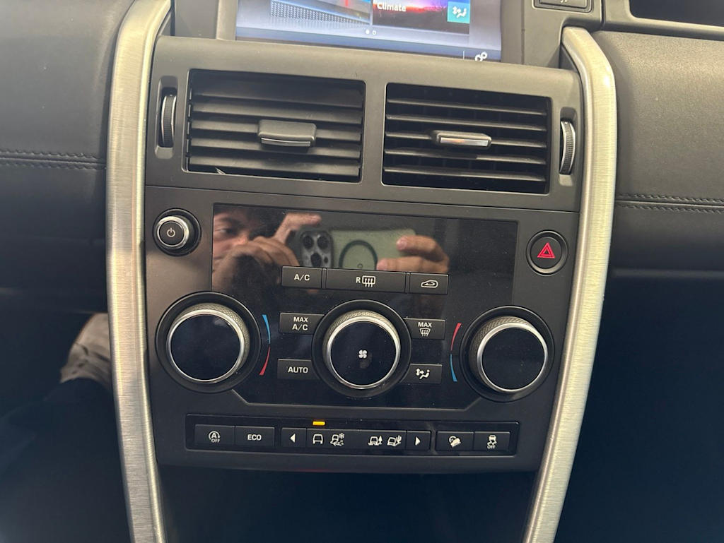 Thumbnail: 2018 Land Rover Discovery Sport - 26