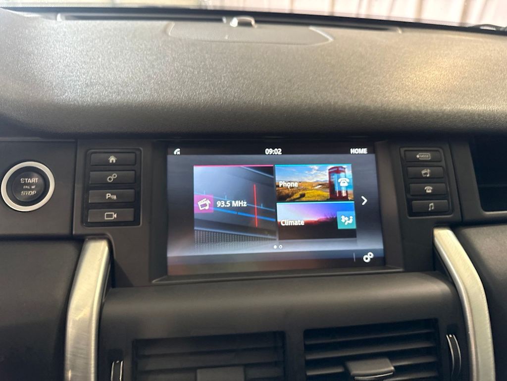 Thumbnail: 2018 Land Rover Discovery Sport - 10