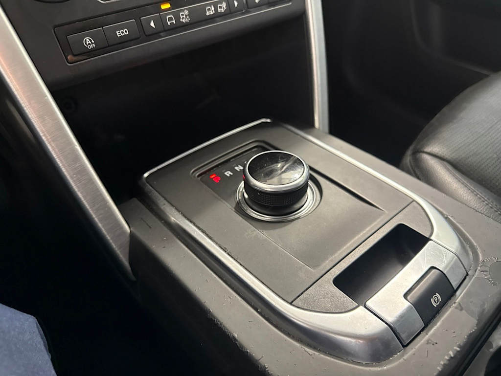 Thumbnail: 2018 Land Rover Discovery Sport - 11