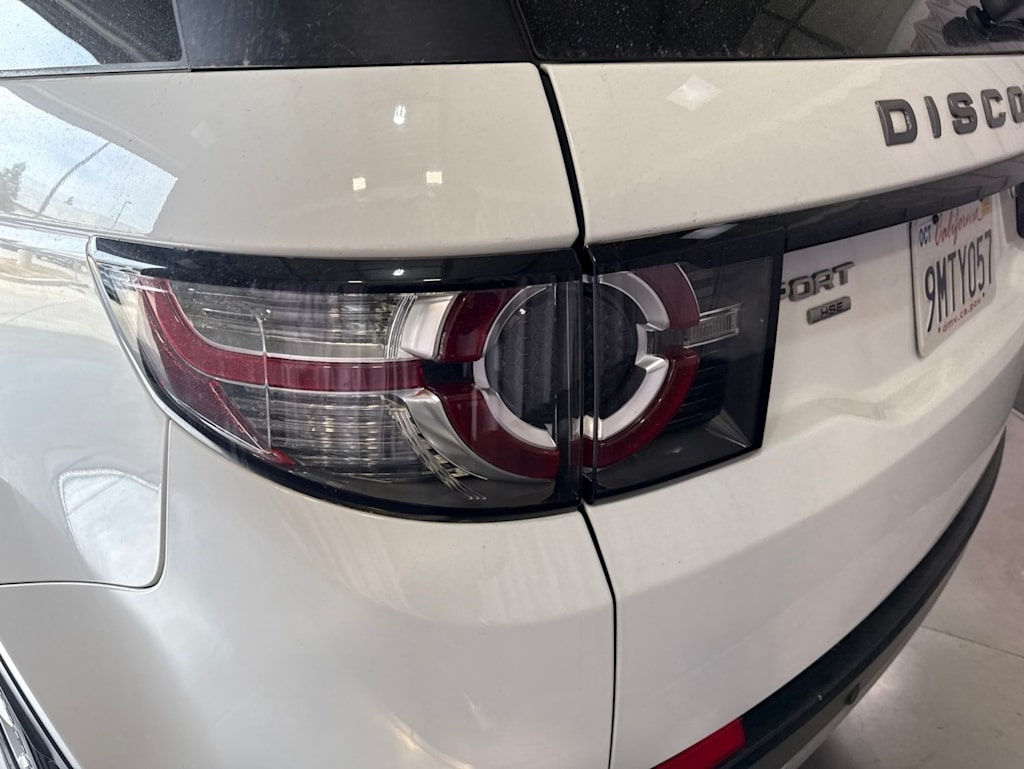 Thumbnail: 2018 Land Rover Discovery Sport - 18