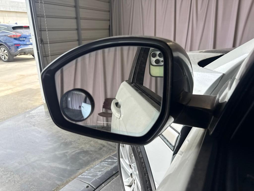 Thumbnail: 2018 Land Rover Discovery Sport - 22