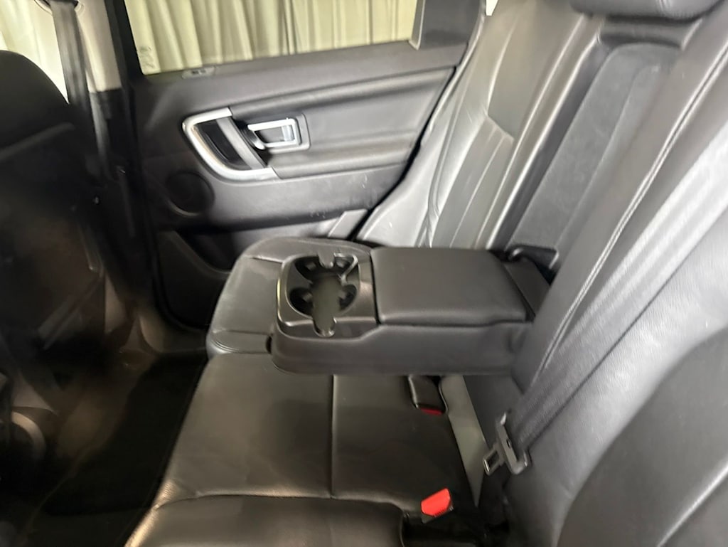 Thumbnail: 2018 Land Rover Discovery Sport - 21