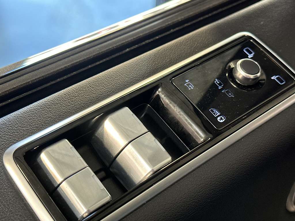 Thumbnail: 2021 Land Rover Range Rover - 21