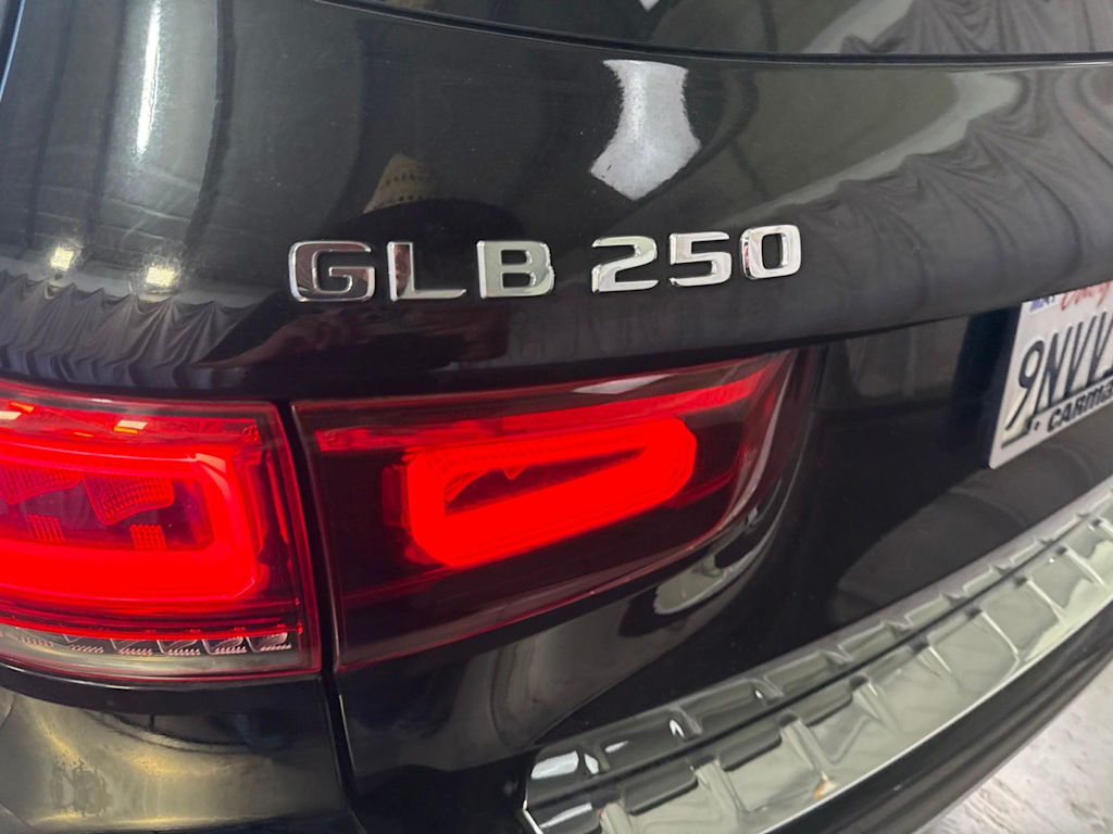 Thumbnail: 2020 Mercedes-Benz GLB - 5