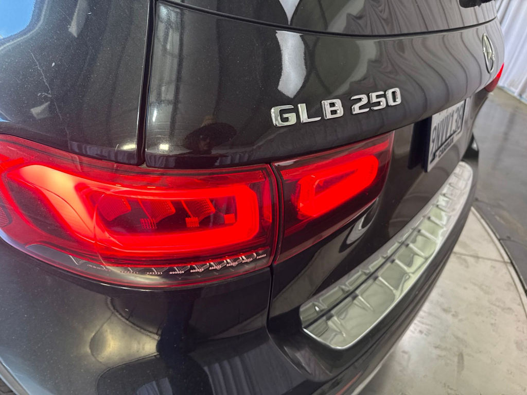 Thumbnail: 2020 Mercedes-Benz GLB - 15
