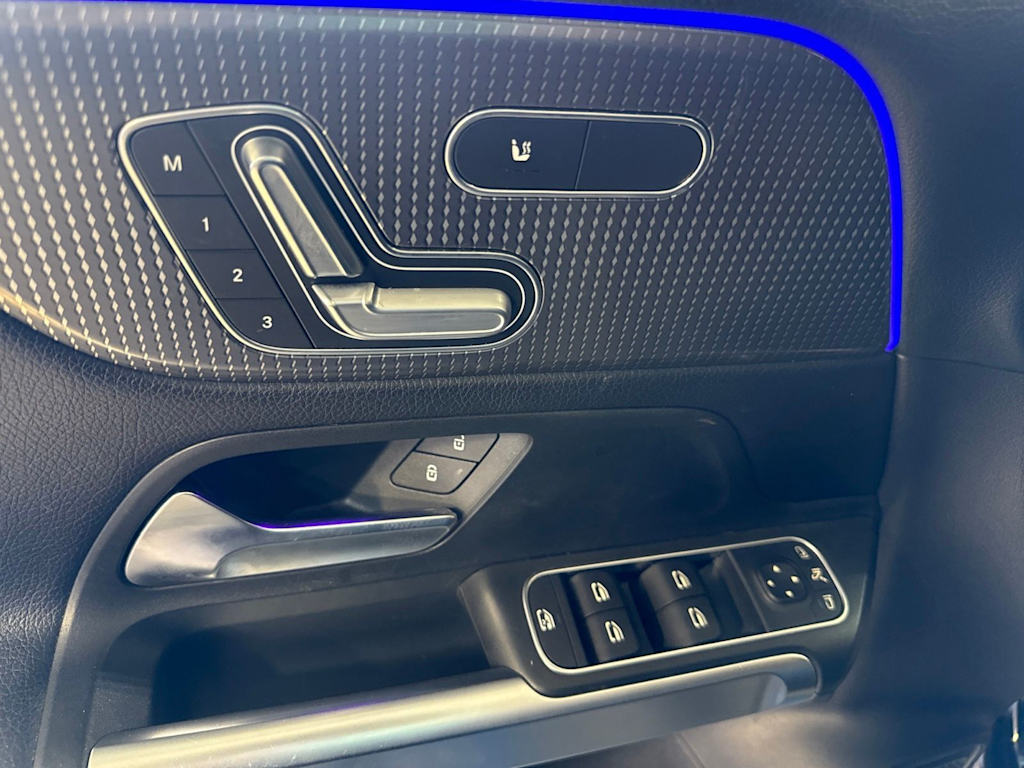Thumbnail: 2020 Mercedes-Benz GLB - 18