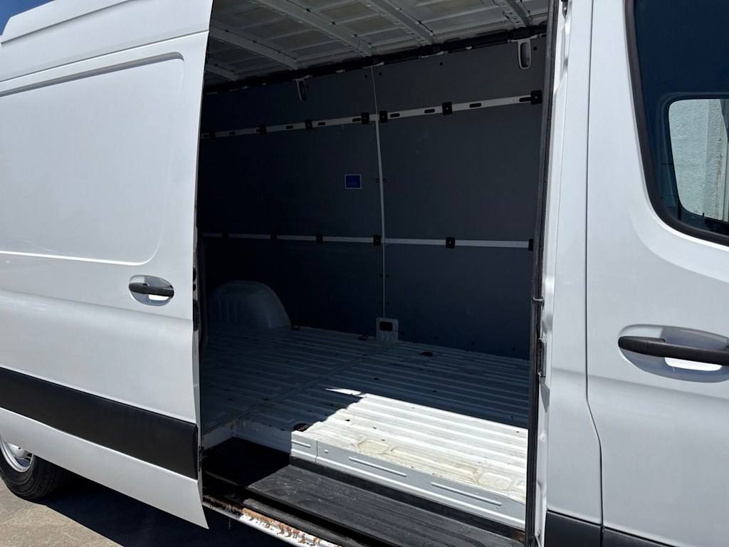 Thumbnail: 2023 Mercedes-Benz Sprinter - 18