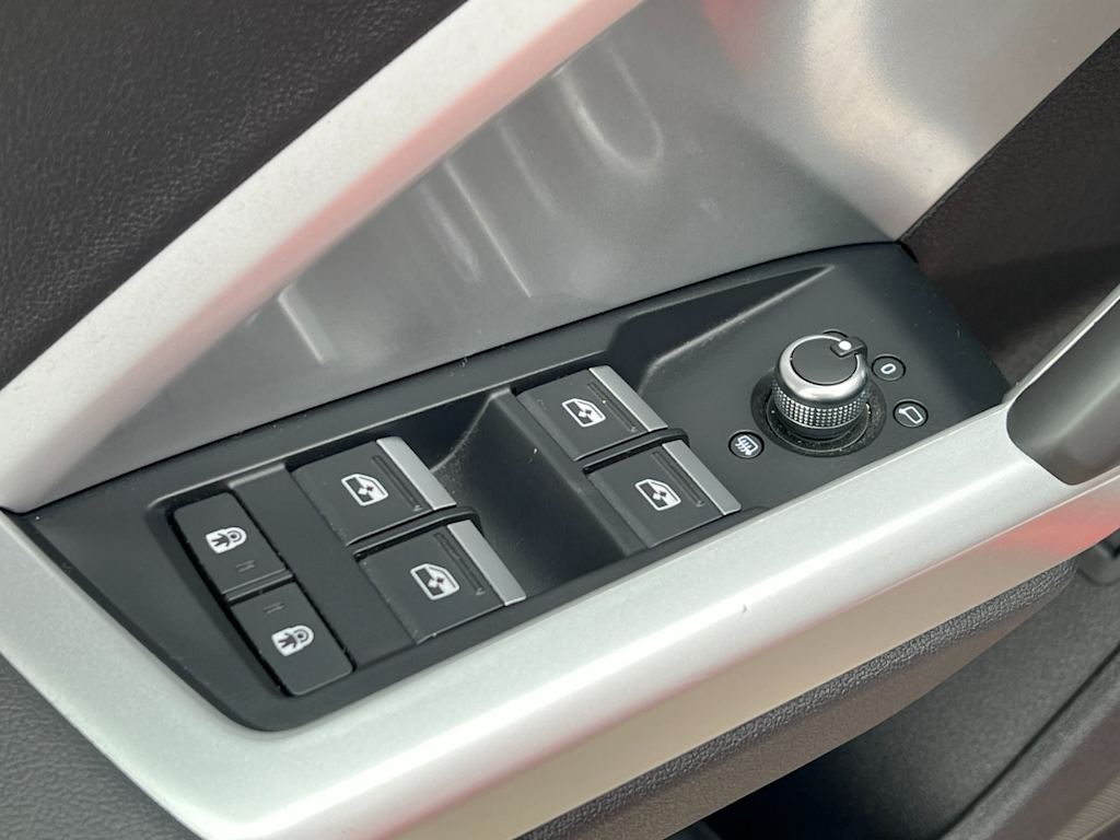 Thumbnail: 2025 Audi Q3 - 24