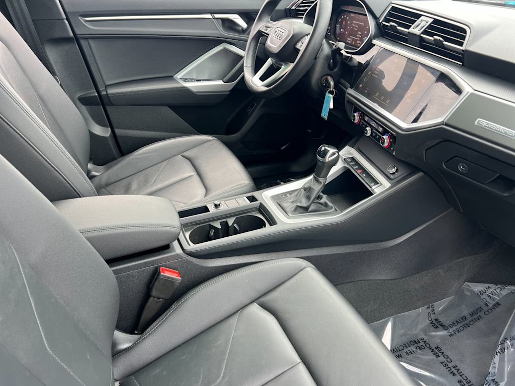 Thumbnail: 2025 Audi Q3 - 10