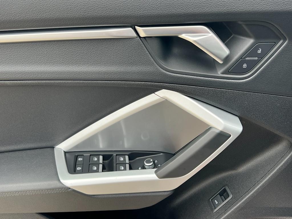 Thumbnail: 2025 Audi Q3 - 23