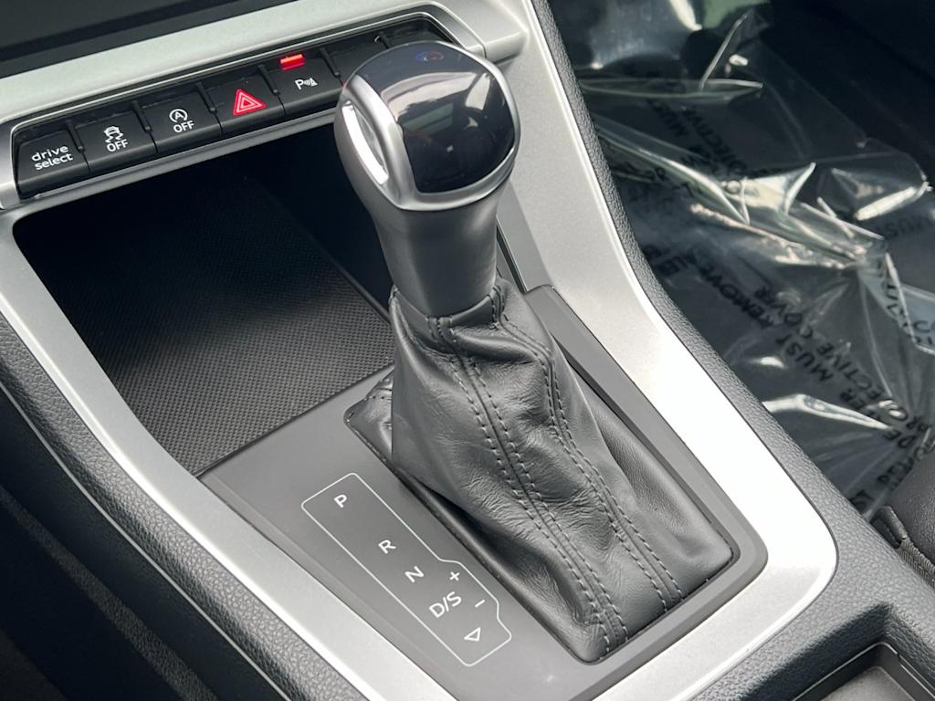 Thumbnail: 2025 Audi Q3 - 15