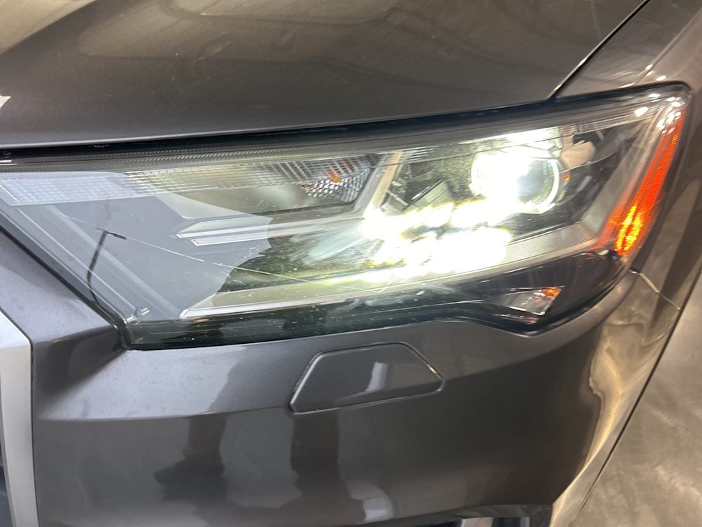 Thumbnail: 2023 Audi Q7 - 12