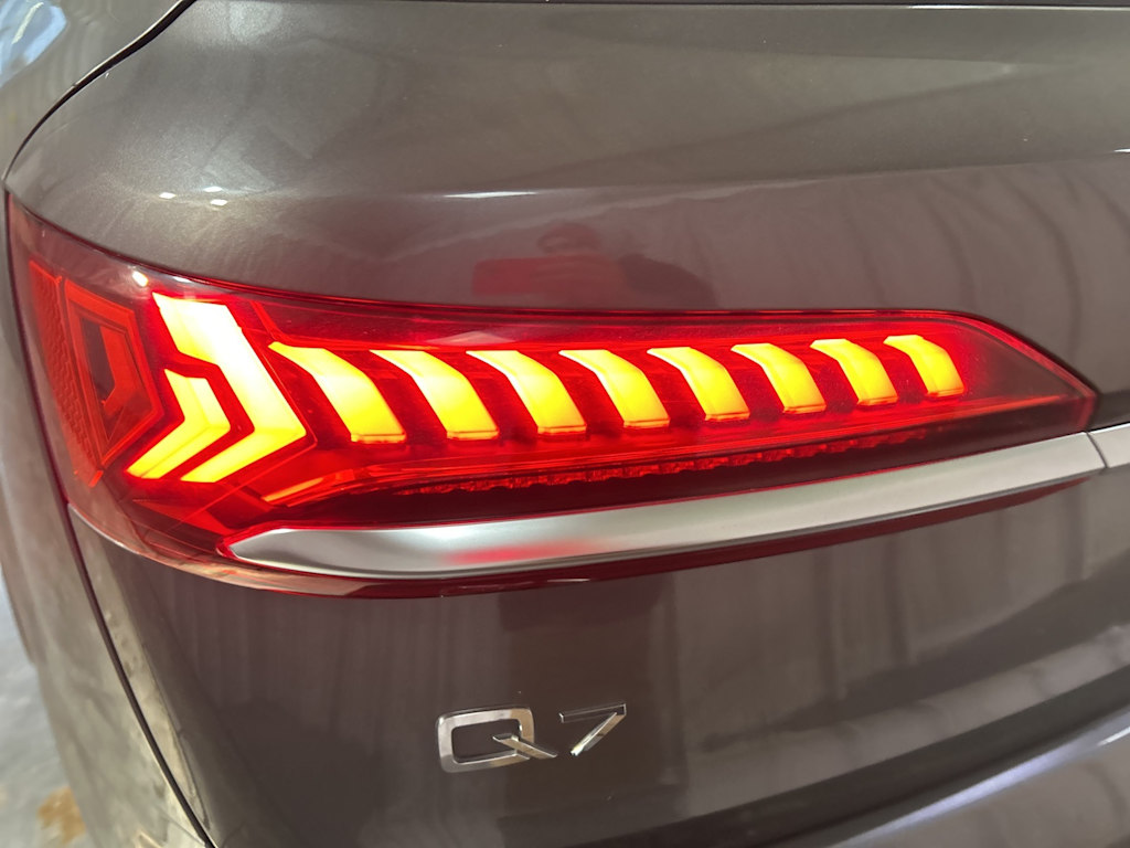 Thumbnail: 2023 Audi Q7 - 21