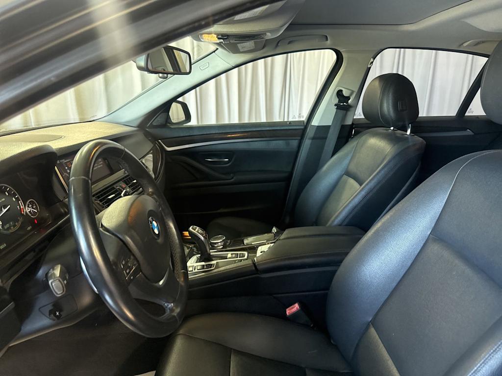Thumbnail: 2016 BMW 5 Series - 8