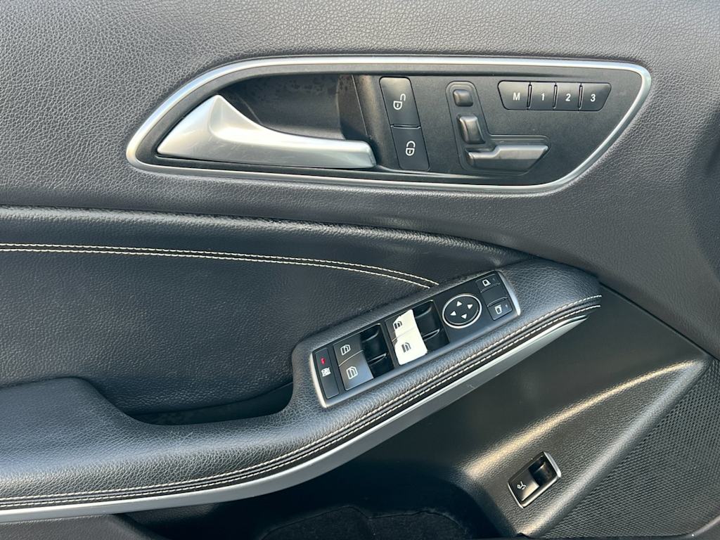 Thumbnail: 2016 Mercedes-Benz GLA - 23