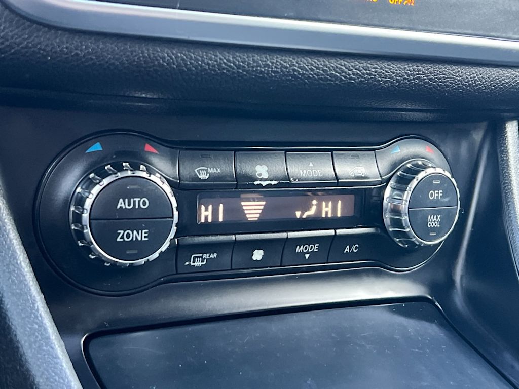 Thumbnail: 2016 Mercedes-Benz GLA - 26