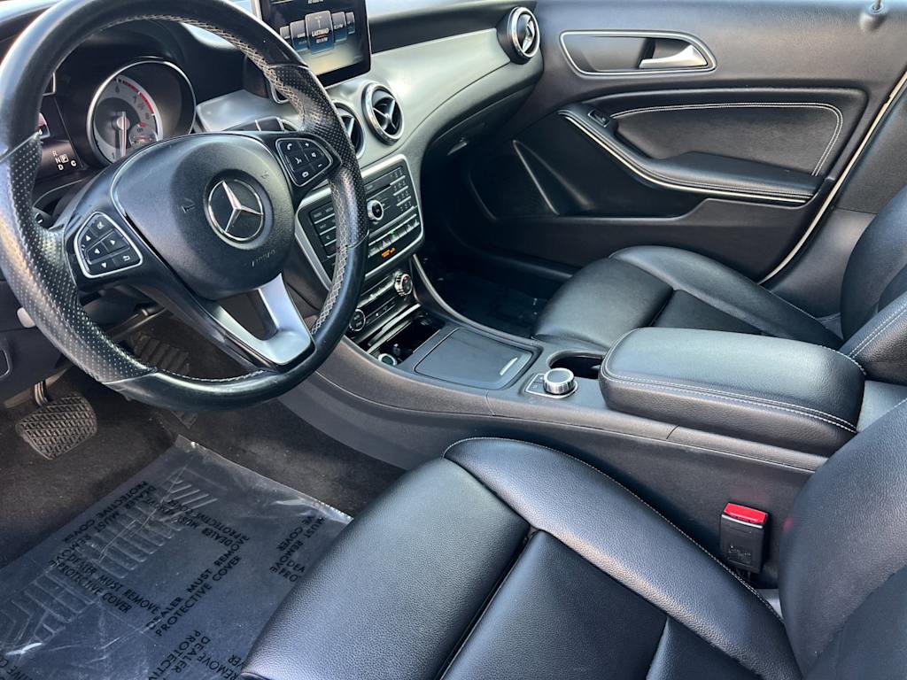 Thumbnail: 2016 Mercedes-Benz GLA - 9