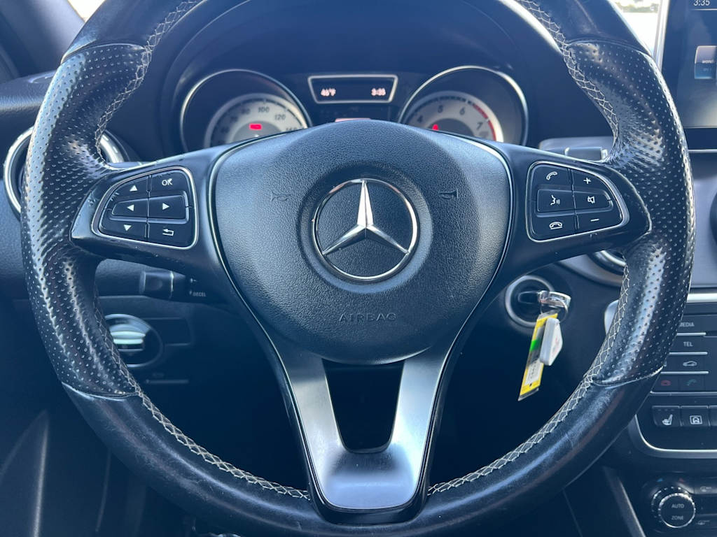 Thumbnail: 2016 Mercedes-Benz GLA - 27