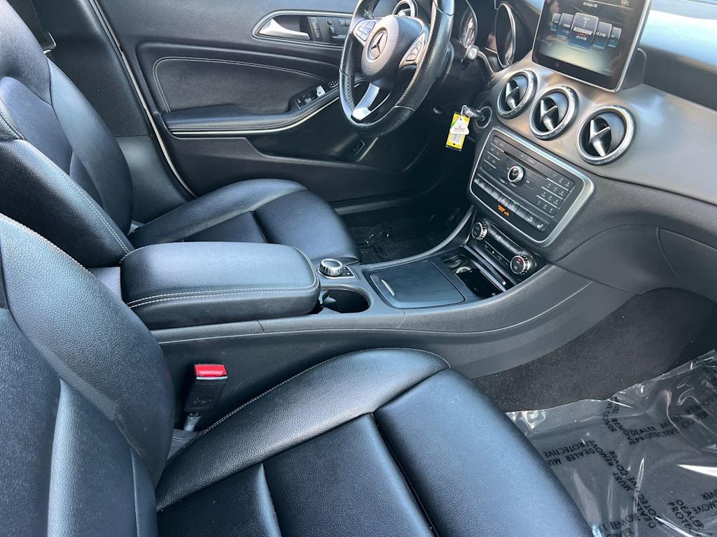 Thumbnail: 2016 Mercedes-Benz GLA - 10