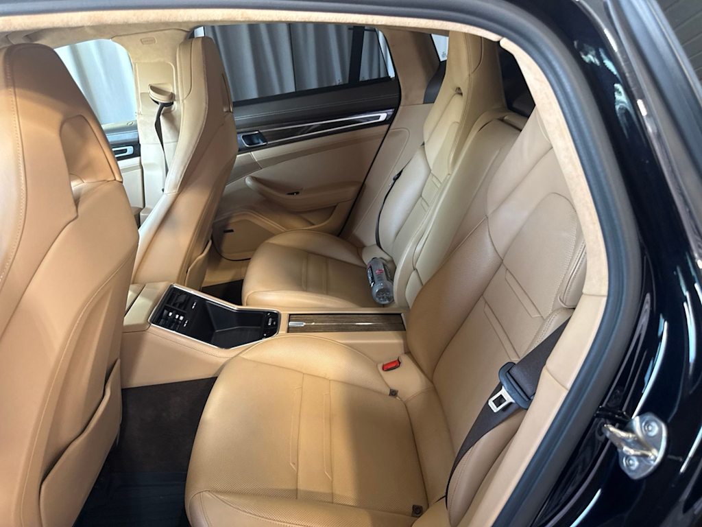 Thumbnail: 2017 Porsche Panamera - 9