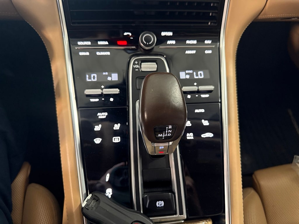Thumbnail: 2017 Porsche Panamera - 11
