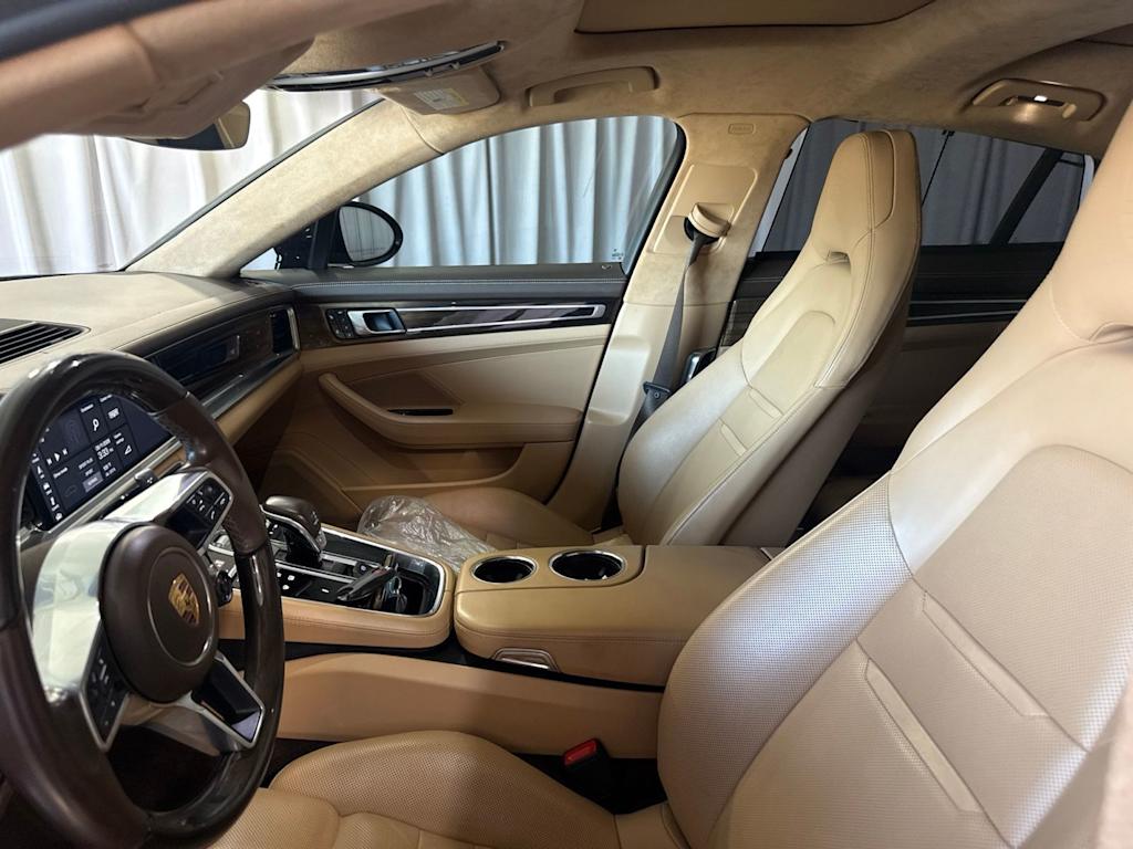 Thumbnail: 2017 Porsche Panamera - 8