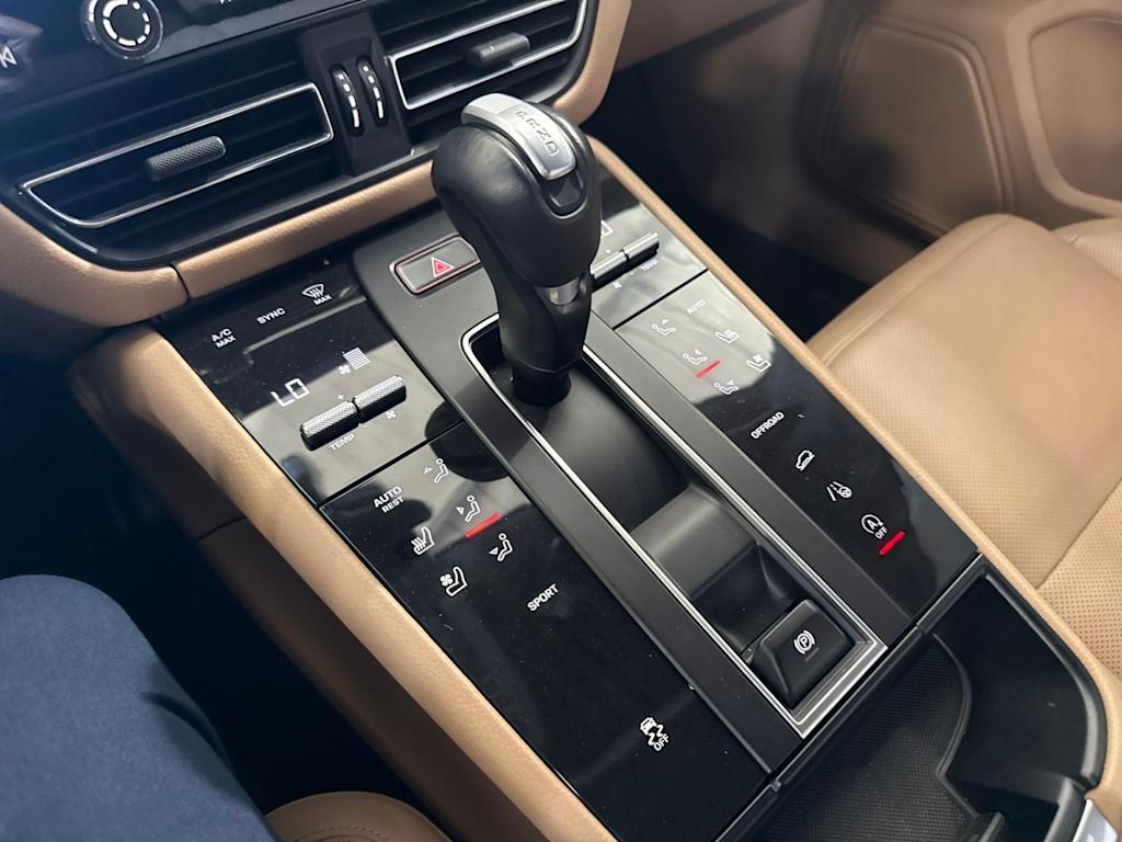Thumbnail: 2024 Porsche Macan - 10