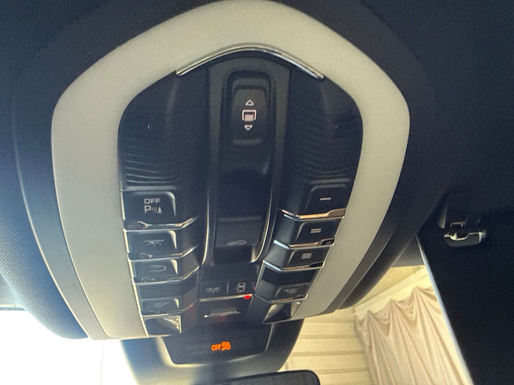 Thumbnail: 2024 Porsche Macan - 24