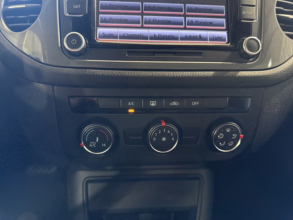 Thumbnail: 2015 Volkswagen Tiguan - 28