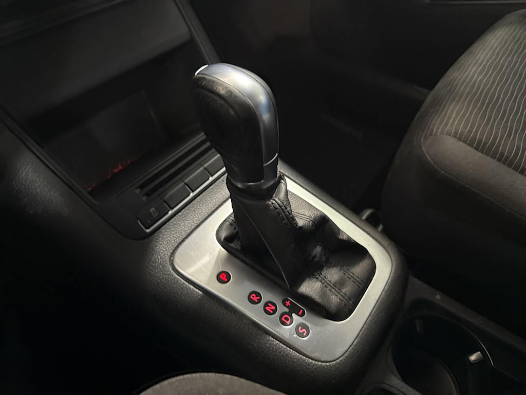 Thumbnail: 2015 Volkswagen Tiguan - 12