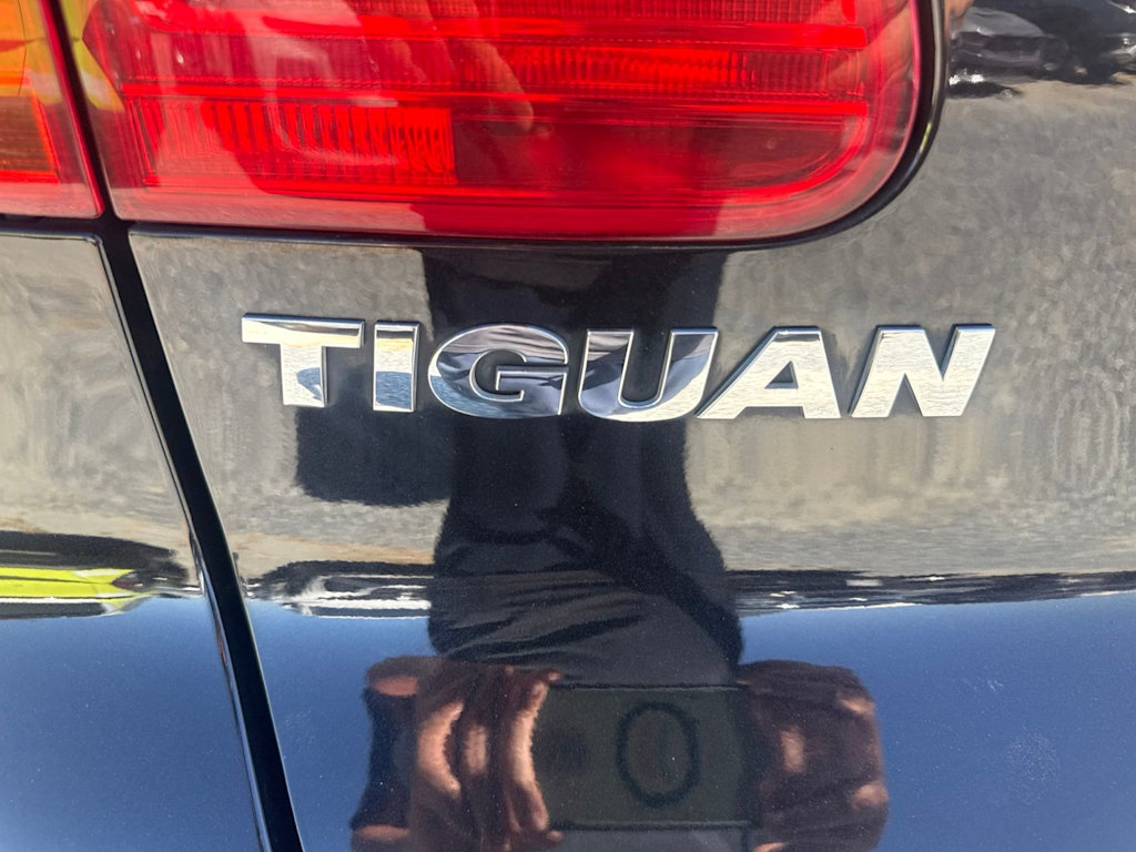 Thumbnail: 2012 Volkswagen Tiguan - 7