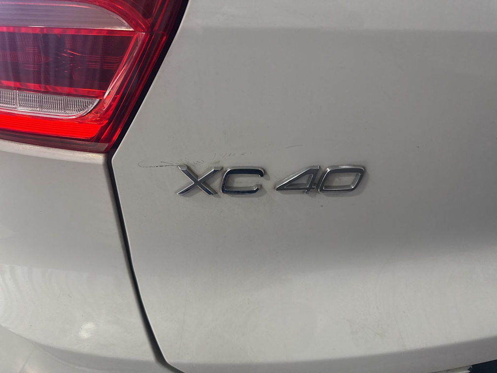 2020 Volvo XC40 Momentum - Photo 6