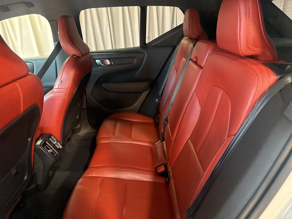 2020 Volvo XC40 Momentum - Photo 9