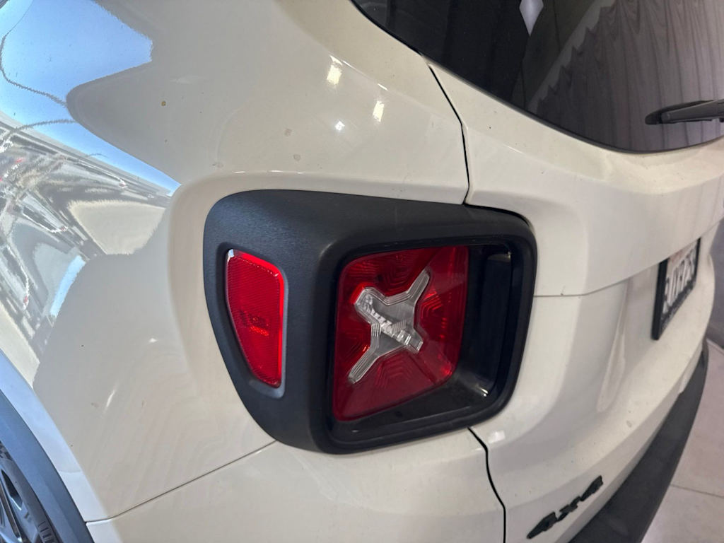 Thumbnail: 2018 Jeep Renegade - 19
