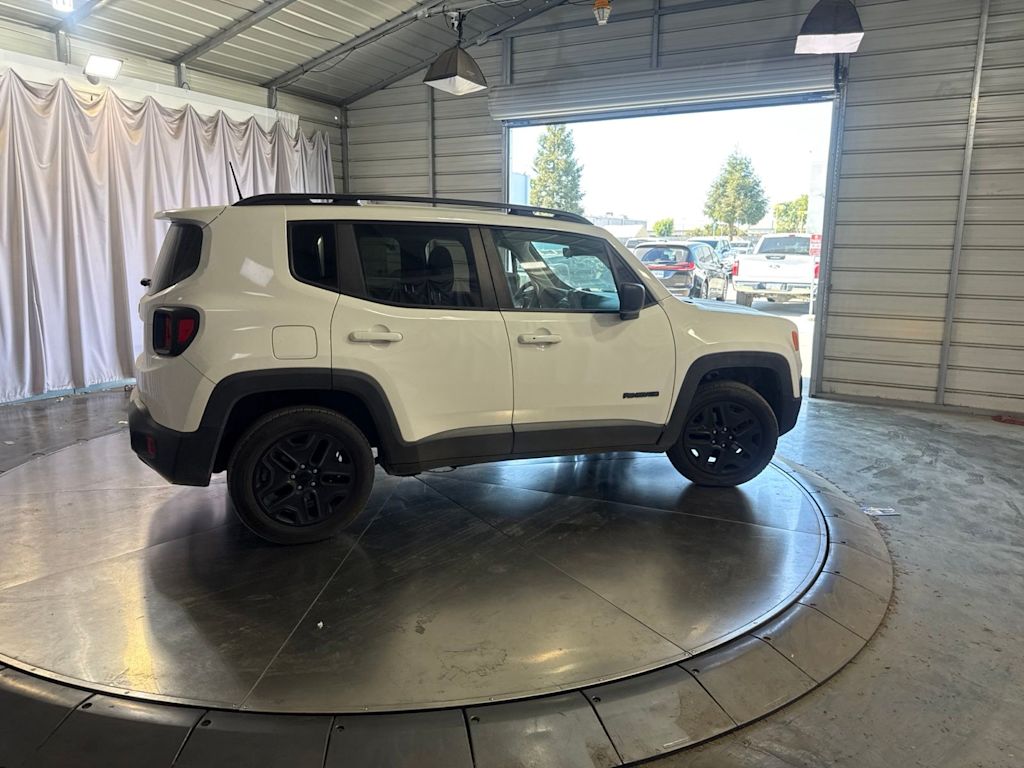 Thumbnail: 2018 Jeep Renegade - 14