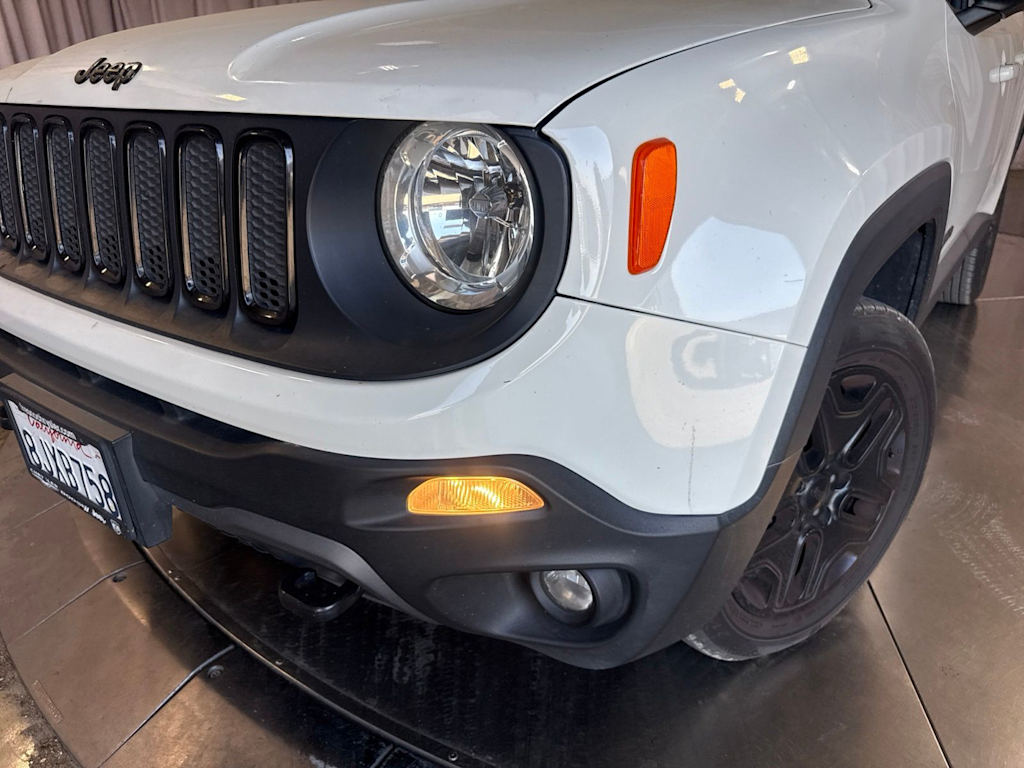 Thumbnail: 2018 Jeep Renegade - 18