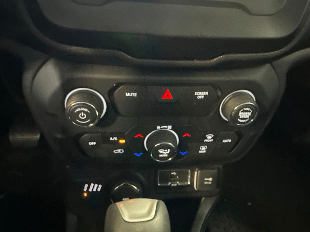 Thumbnail: 2018 Jeep Renegade - 26
