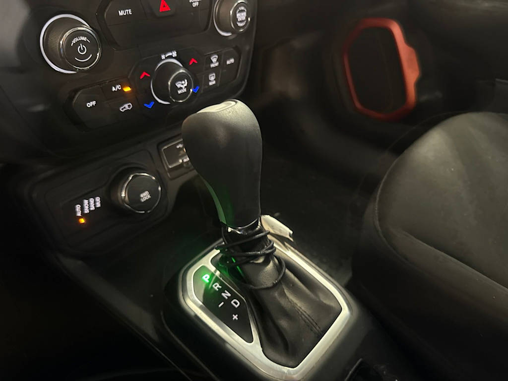 Thumbnail: 2018 Jeep Renegade - 11