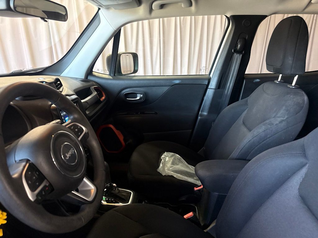 Thumbnail: 2018 Jeep Renegade - 8