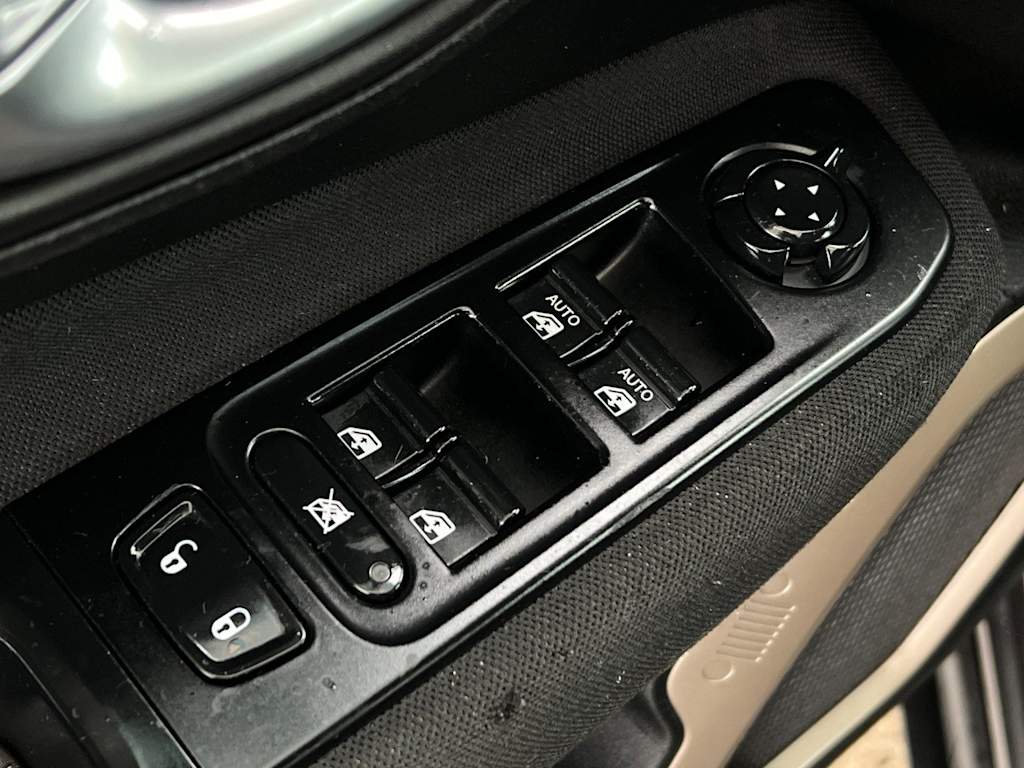 Thumbnail: 2017 Jeep Renegade - 24