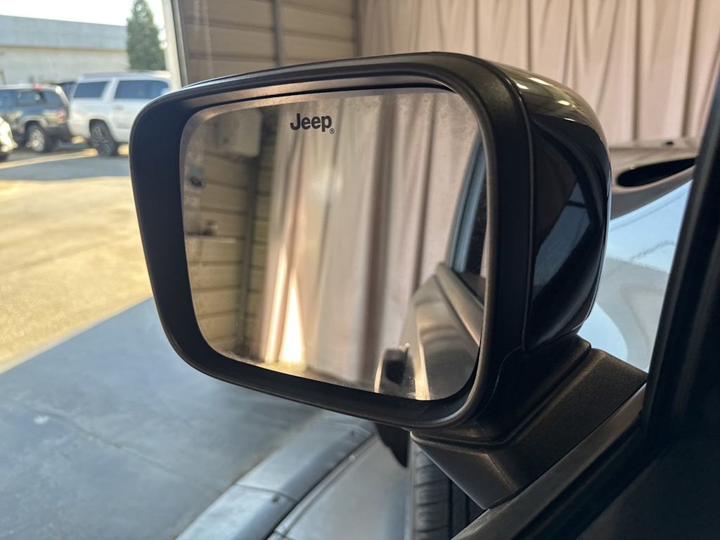 Thumbnail: 2020 Jeep Renegade - 21