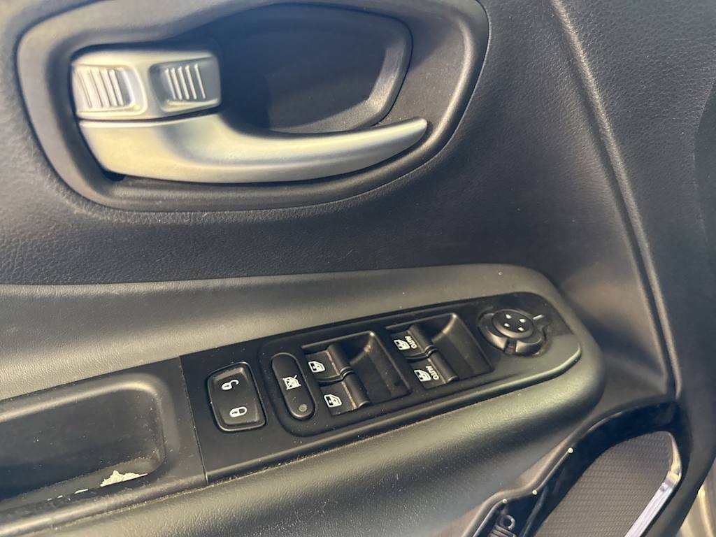Thumbnail: 2020 Jeep Renegade - 20