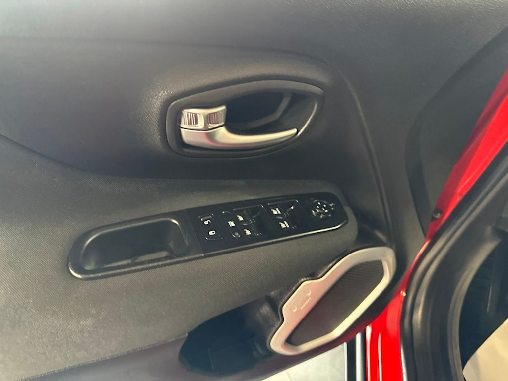Thumbnail: 2021 Jeep Renegade - 22