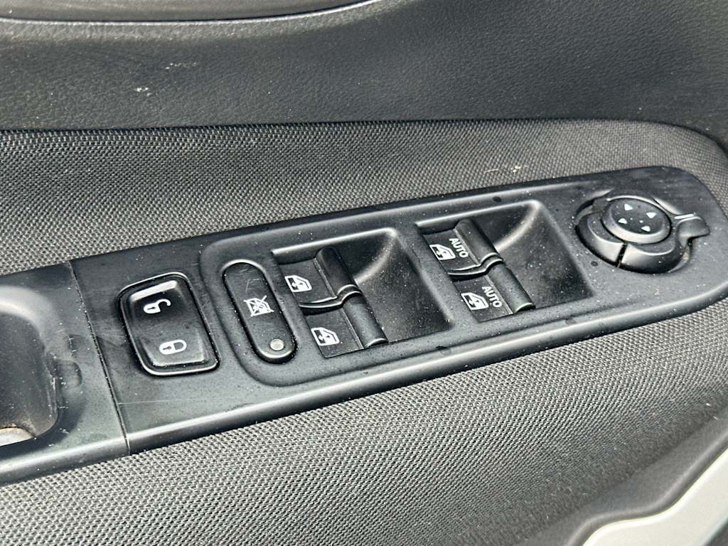 Thumbnail: 2021 Jeep Renegade - 25