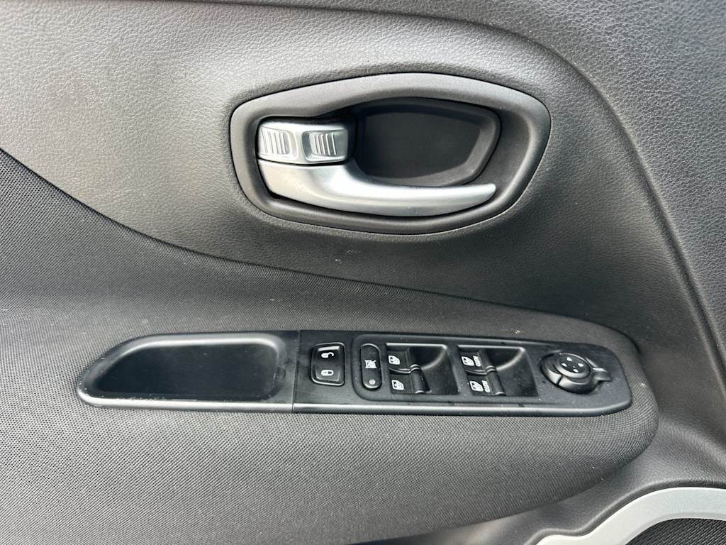 Thumbnail: 2021 Jeep Renegade - 24