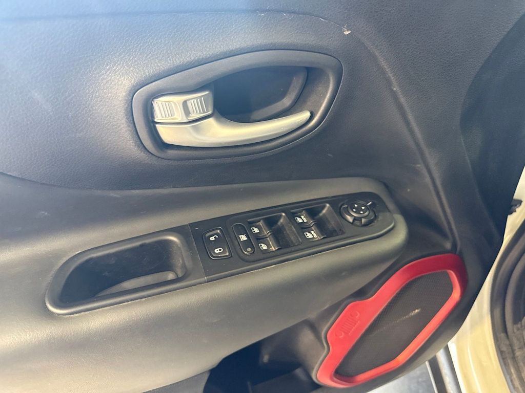 Thumbnail: 2023 Jeep Renegade - 25